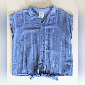 CUTE: Blue button down top with cap sleeves - MEDIUM